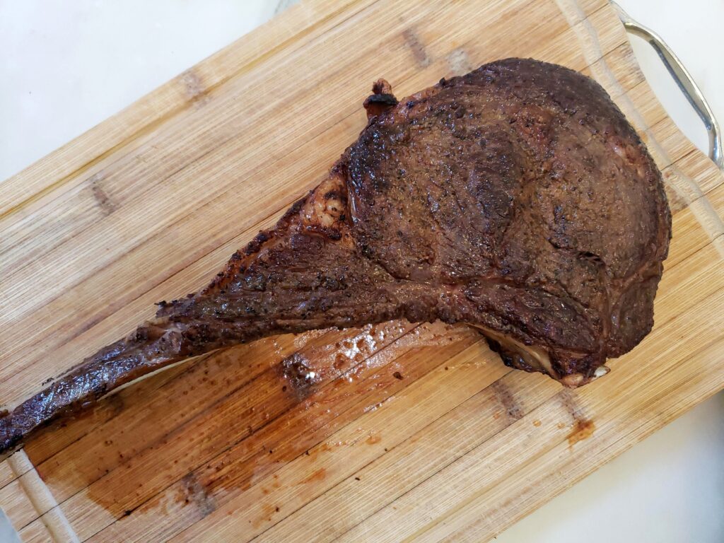 Cooked-Tomahawk-Steak