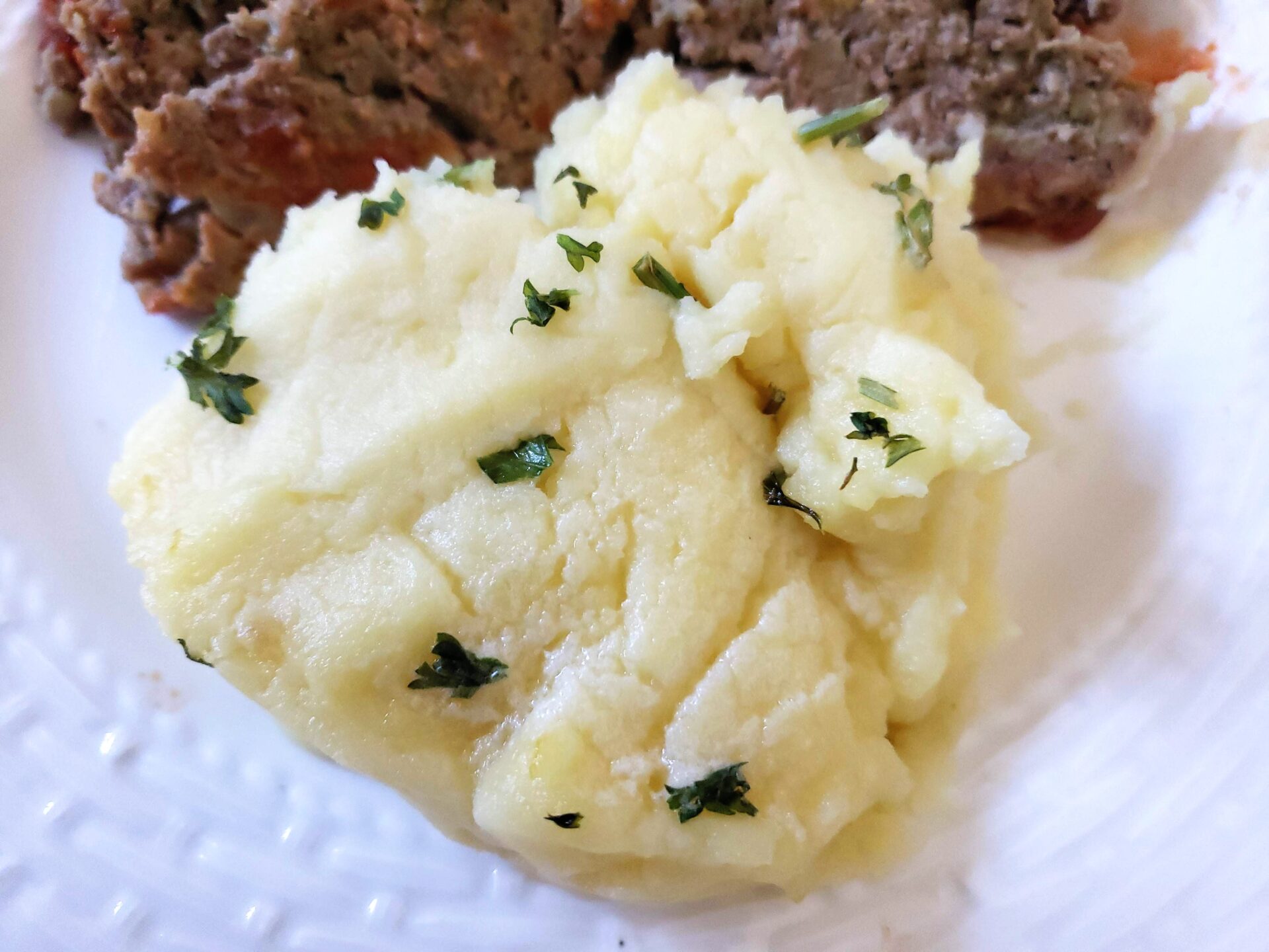 Costco-Mashed-Potatoes-with-Meatloaf
