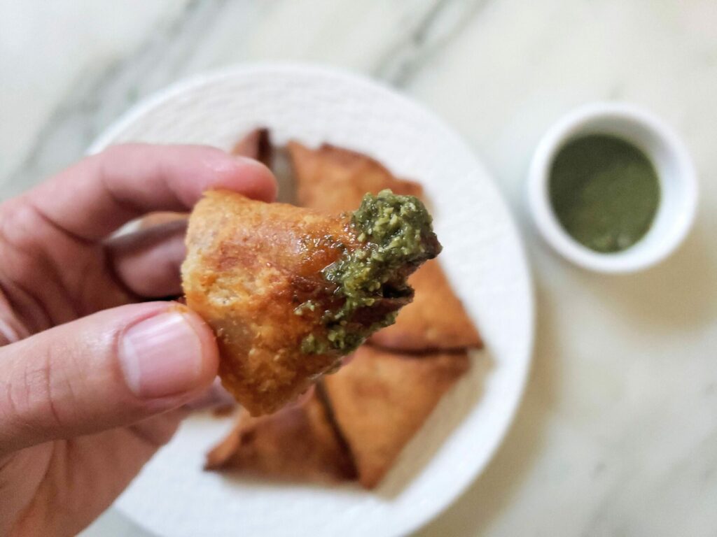 Samosa-with-Chutney