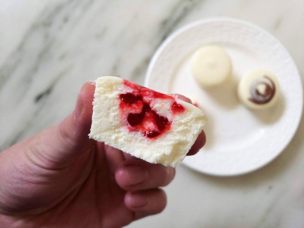 Mini-Strawberry-Swirl-Cheesecake