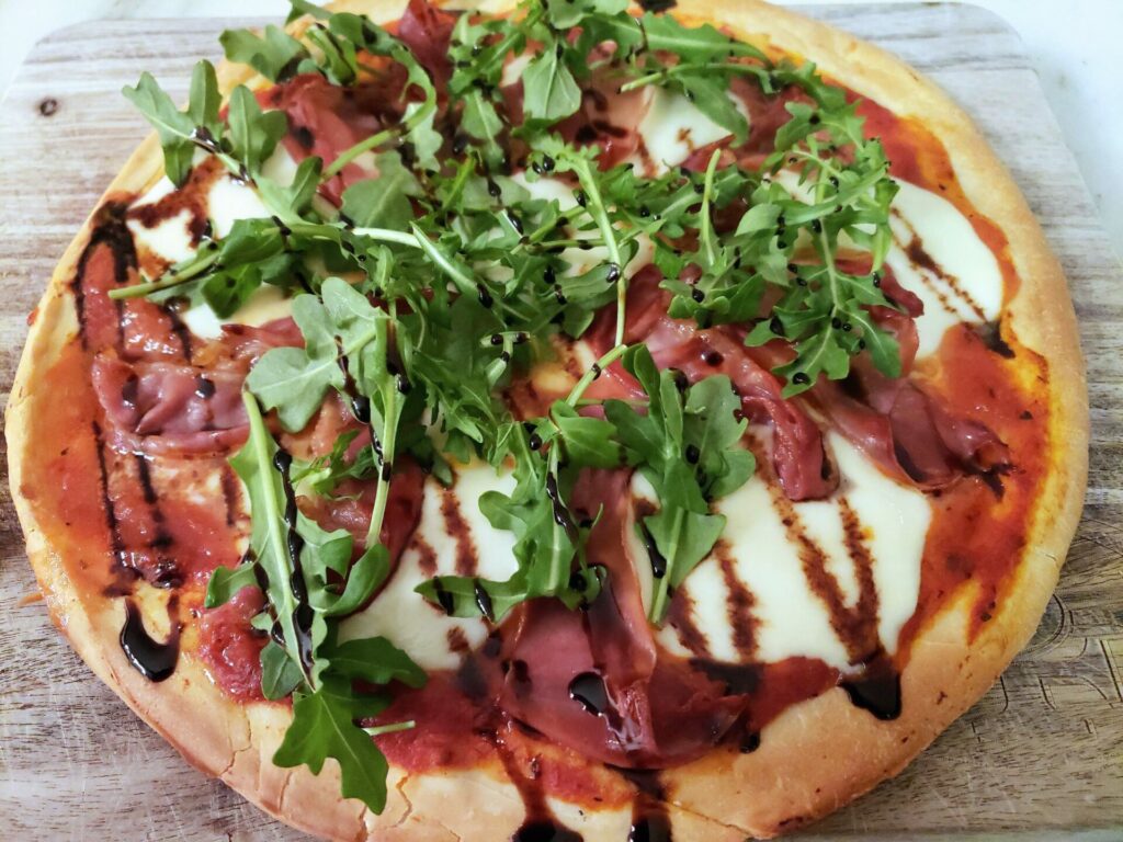 Proscuitto-Mozzarella-Pizza